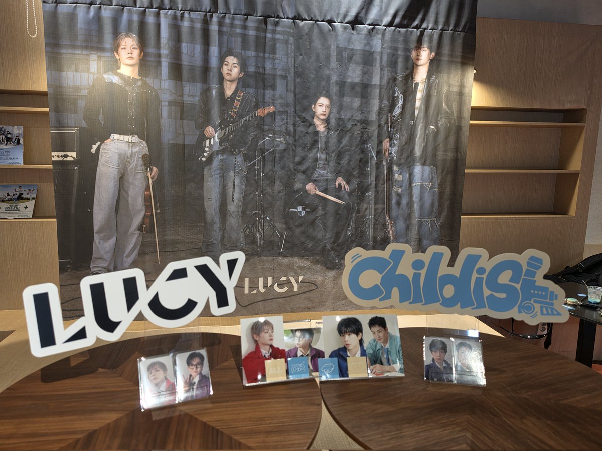 no_title__on's tweet image. 요거트아이스크림 맛있음
마카롱 너무 귀여워서 먹기 아까움
인화사진 이뻐요
-포토카드 역방향(이마가 아래로 가게) 인쇄해야 뒷면 글씨랑 방향 맞음
-포토카드 뒷면 랜덤임

#LUCY #루시 #Childish
#후즈팬카페 #WhosfanCafe #WhosfanCafe_Review