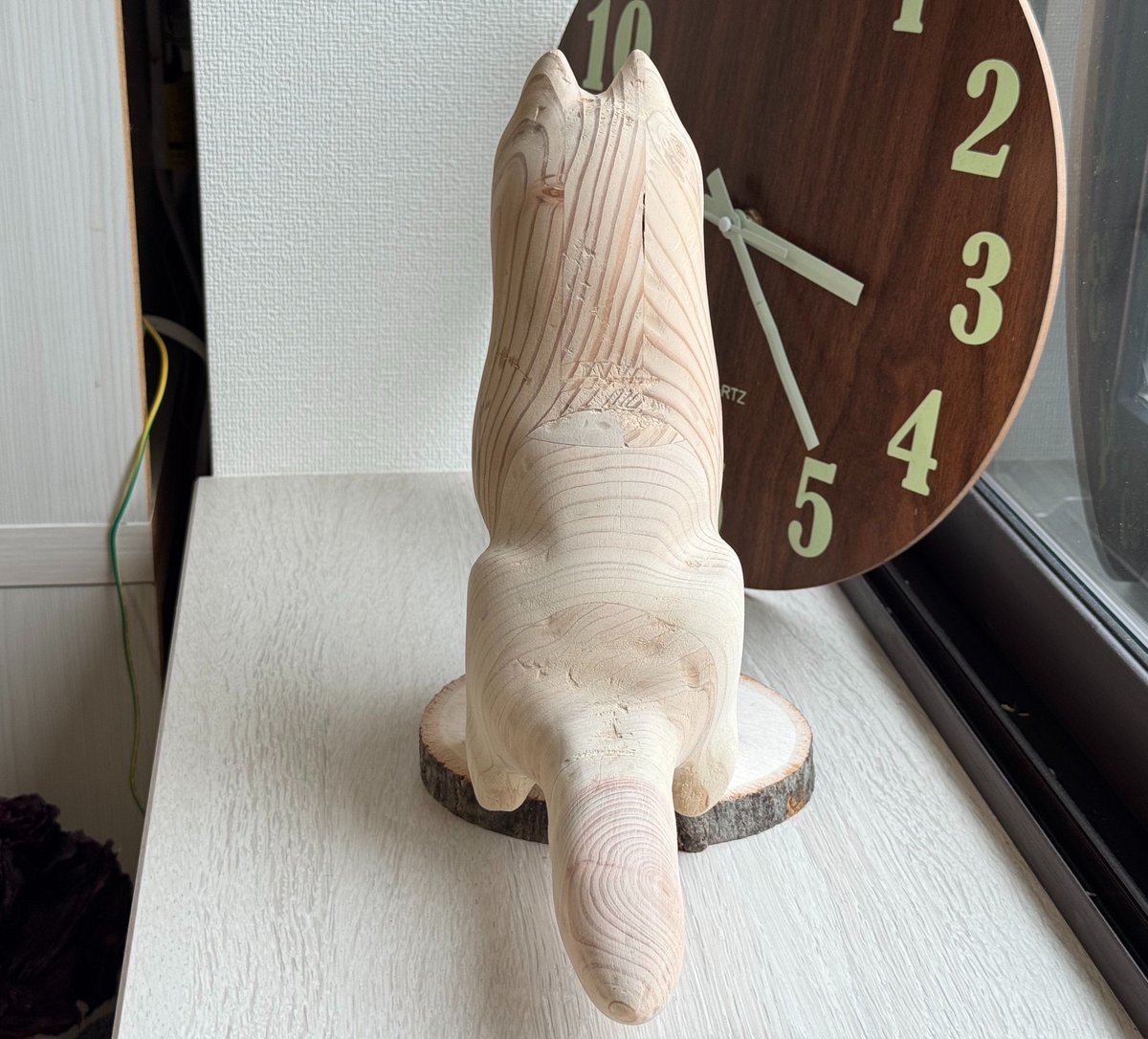 コツコツ空き時間でデカデカ文太彫った！
大きな木がなかなか売ってなくて、いろんな木を木工ボンドでくっつけて彫ったよ(°0°)