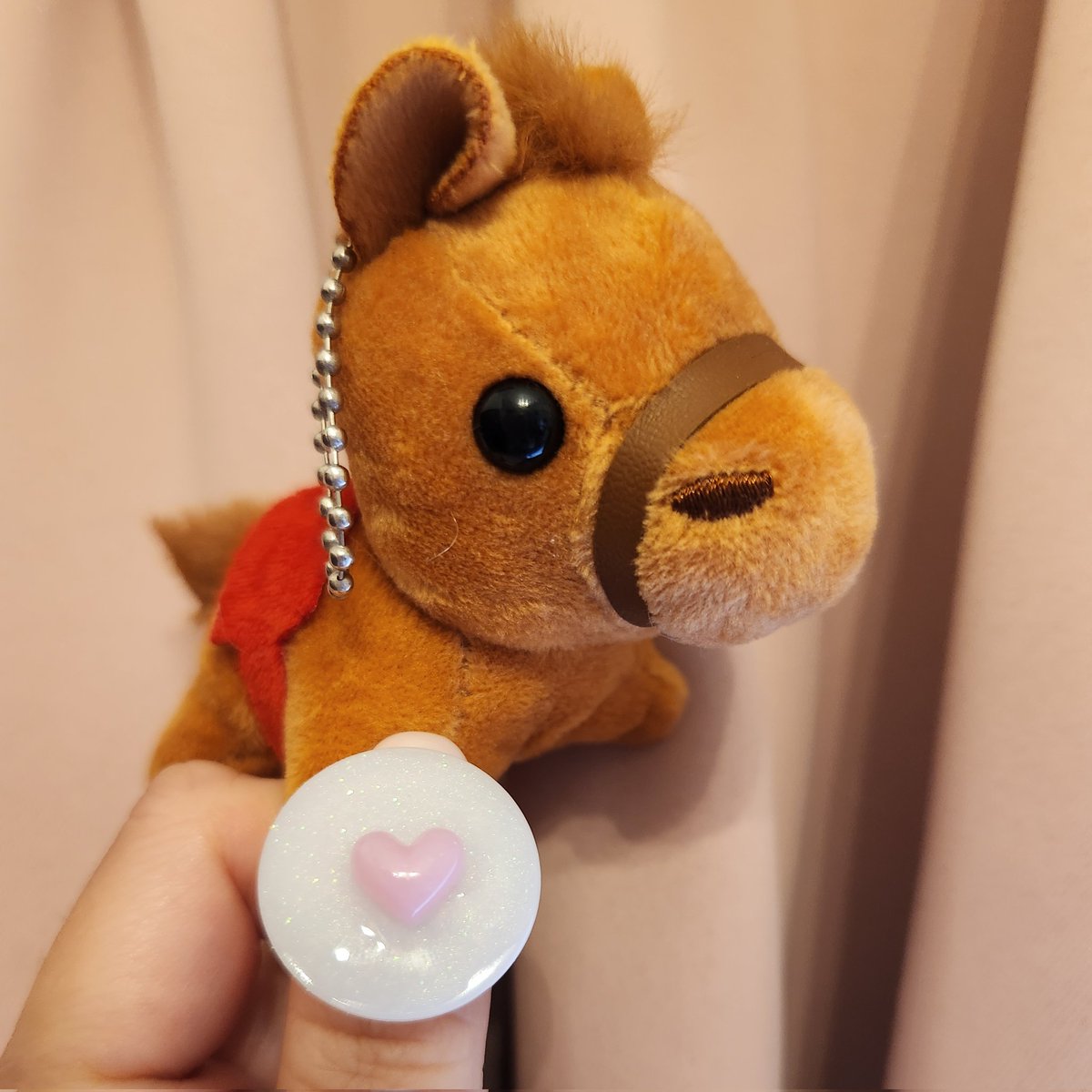ぬい撮影用ネイルカバーのミニサイズ（2cm）です！
爪の根元は隠してほしいけど大きいとぬいちゃんの洋服が隠れちゃう～という方におすすめです！☺️

5/5に頒布いたしますので、詳しい情報は引用ポストへ！