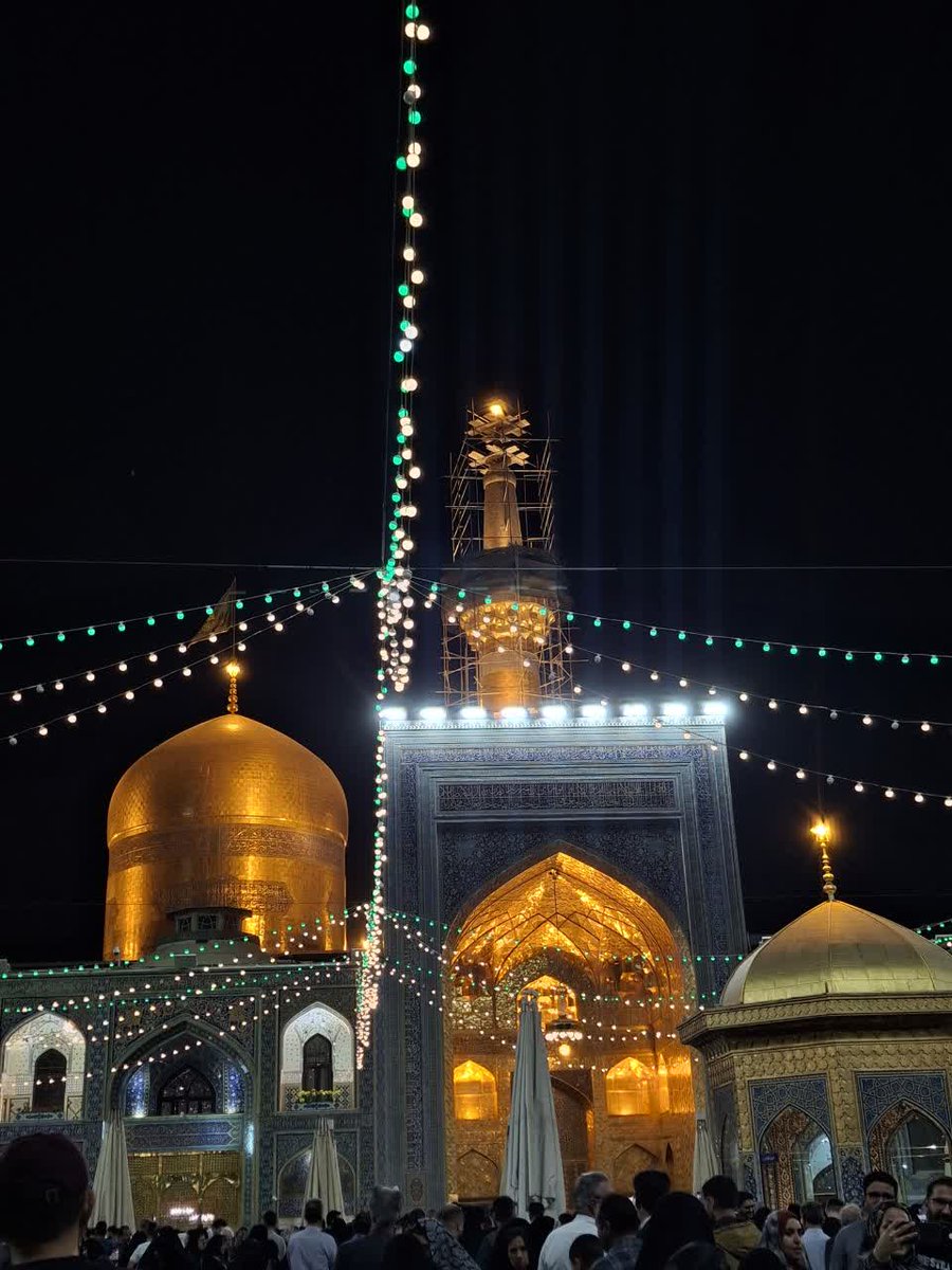 تو که یک گوشه چشمت غم عالم ببرد
حیف باشد که تو باشی و مرا غم ببرد

#ایران_امام_رضا
#نگین_خاتم