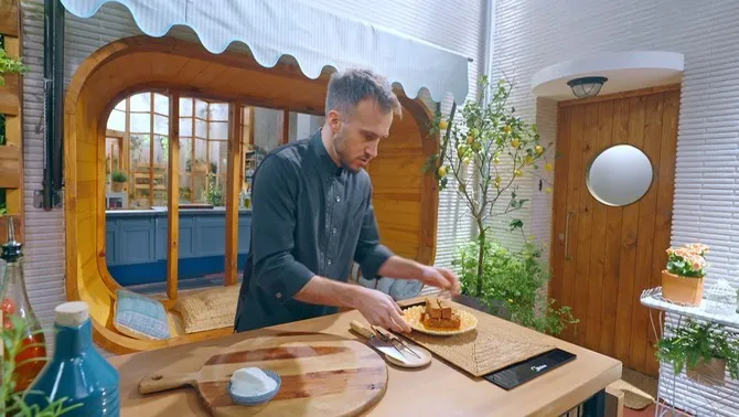 Dos30TV's tweet photo. DATAZOS de la sobremesa de TV3
➡️ #Cuines3Cat es LÍDER con un 21.9% de share y una media de 261.000 espectadores
➡️ #ComSiFosAhir3Cat es LÍDER con un 21.7% de share y una media de 242.000 espectadores
#QueVivaLaTele #Audiencias https://t.co/QBzNihsSa7