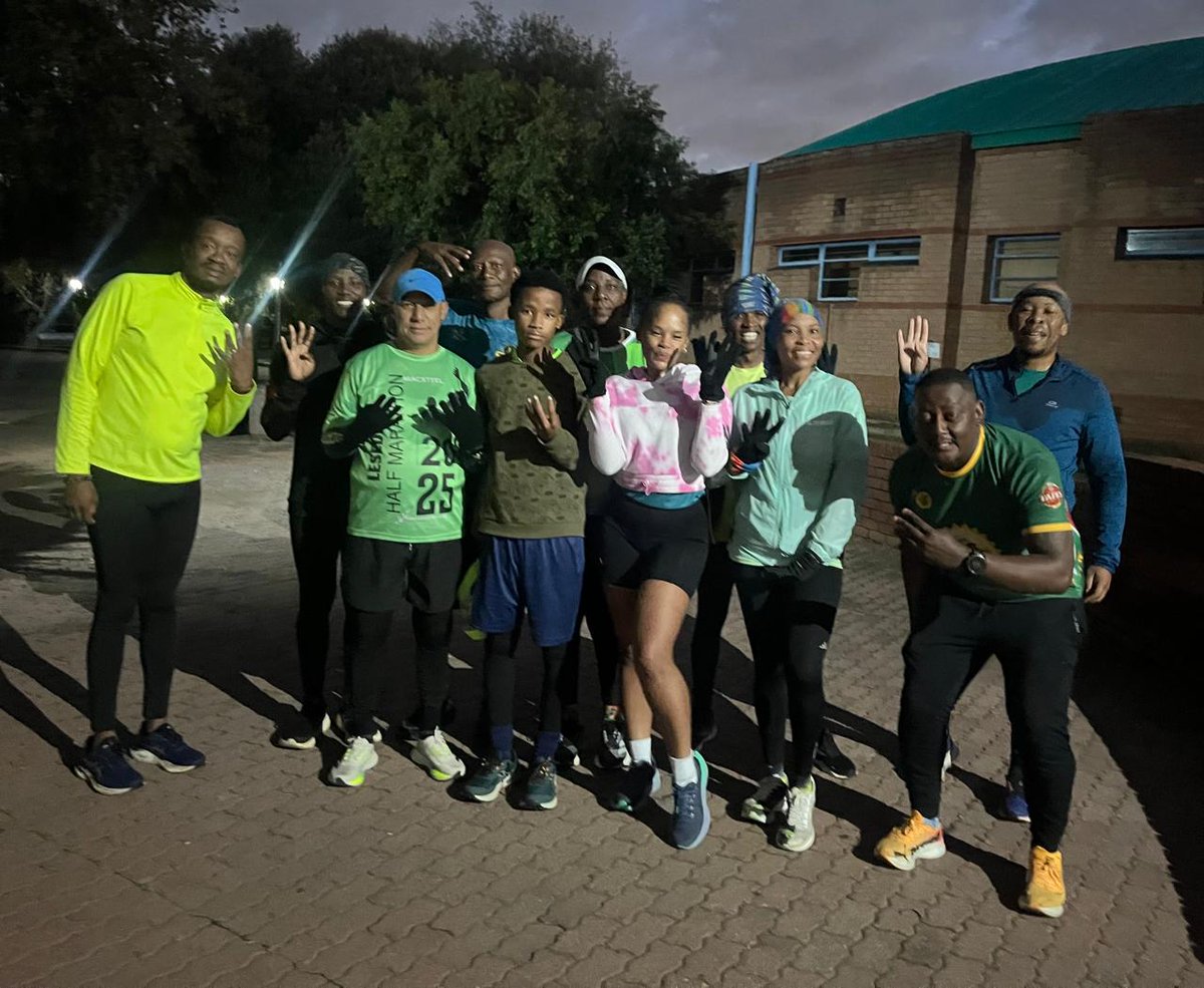JHB_Harriers's tweet image. Consistency is the secret ingredient to greatness 🙌🏽Well done, champs for always showing up. 👏🏽🫡 

#4amgang
#consistencyiskey 
#riseandgrind
#swiftandfree