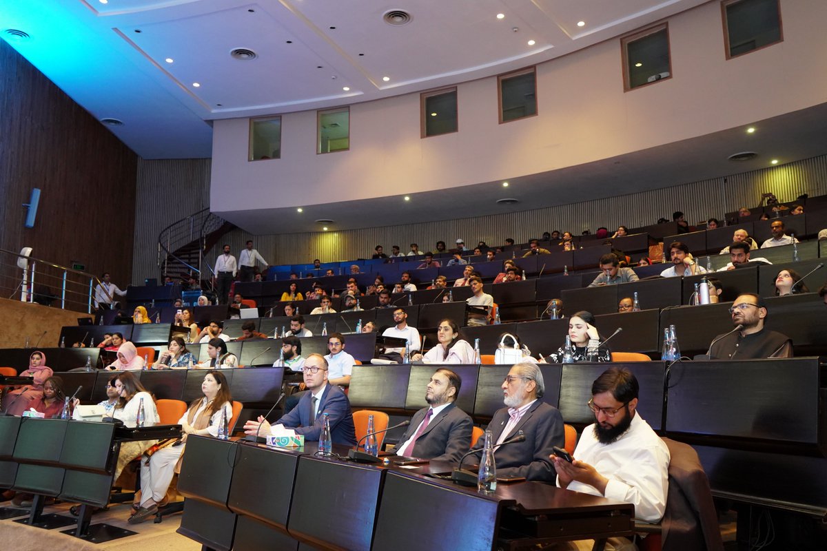 gtonstol's tweet image. Good discussion at the fifth in our Brown Bag Lunch series, marking #WorldDayforSafetyandHealthAtWork.

Grateful to welcome a diverse audience for an engaging conversation on evolving occupational safety and health (OSH) risks across the world of work. (1/3)
