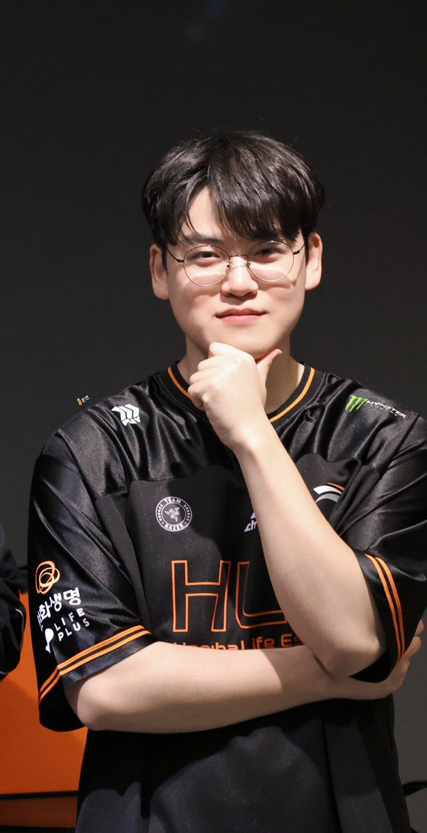 사진 정리하다가 눈이 마주쳐서ㅎㅎ
오늘 경기 화이팅!!🐻

#Gumayusi #구마유시 #이민형