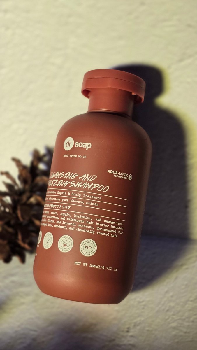 junia_padma's tweet photo. Bosen rambut baru keramas pagi, sorenya udah lepek berminyak? Sini kumpul! Aku spill 4 produk "penyelamat" yang bikin rambut kamu dibilang sehat kayak rutin treatment mahal. https://t.co/aGQ2wFcWPL