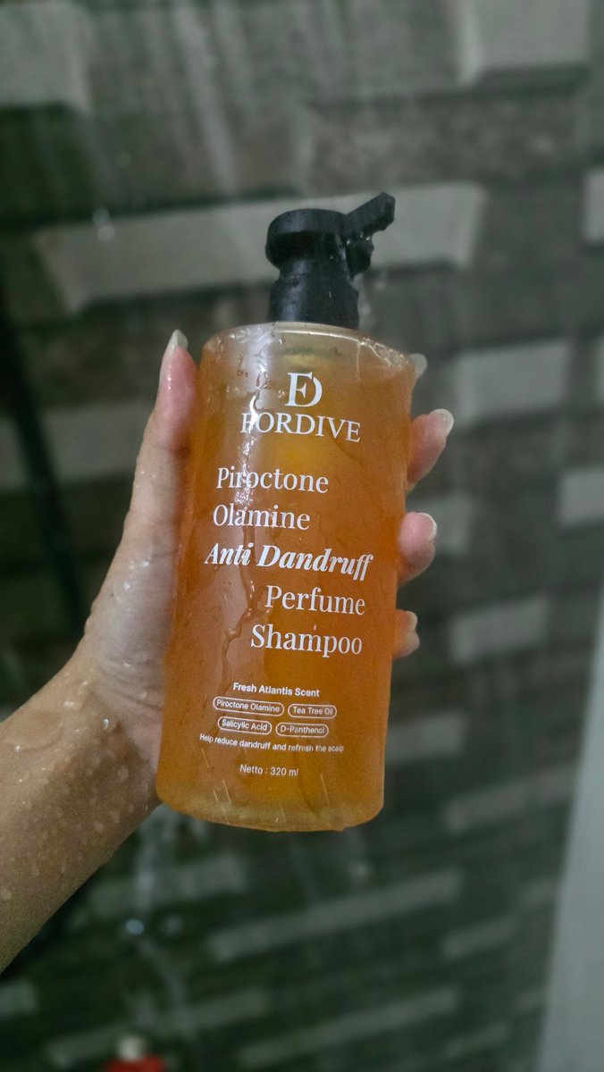 junia_padma's tweet photo. Bosen rambut baru keramas pagi, sorenya udah lepek berminyak? Sini kumpul! Aku spill 4 produk "penyelamat" yang bikin rambut kamu dibilang sehat kayak rutin treatment mahal. https://t.co/aGQ2wFcWPL
