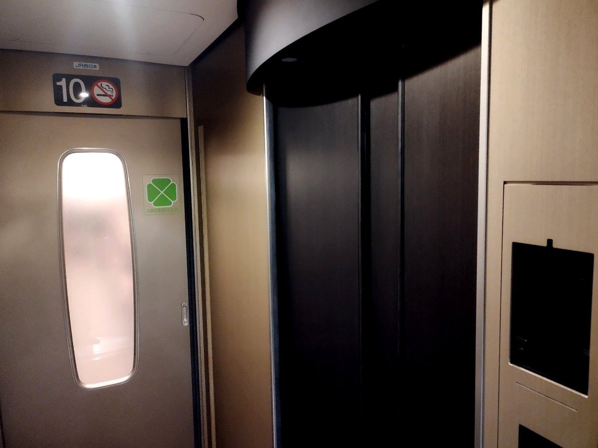 N700Sの最新車両H7編成（JR西日本車）が本日営業運転を開始しました。
東京18:00発のぞみ277号で新大阪へ。

報道公開まで中の様子はシークレットですが、10月から営業開始予定のハイグレード個室も準備されております。