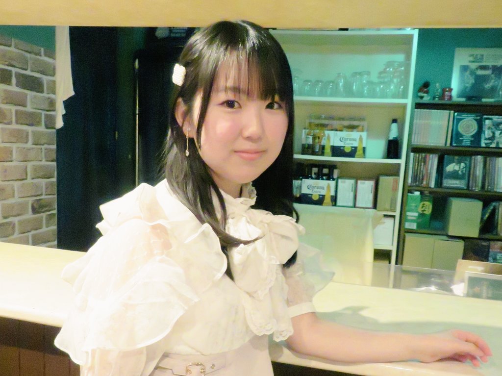 rainborose70's tweet image. 「薫風吹かば」
2026.04.26 大塚welcomeback
【特典会】
カウンターが似合う女性になった...
かな？

#北島由唯
#ゆいてゃん
#welcomeback