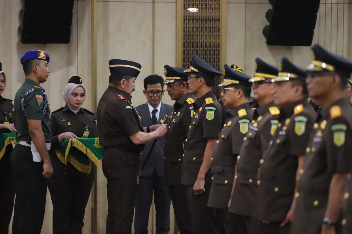 IniMenit's tweet photo. Jaksa Agung Lantik 30 Kajati dan Pejabat Eselon II, Tekankan Adaptasi di Era Digital
 
https://t.co/TzX6d8BRUT https://t.co/DTmx8iLi2b