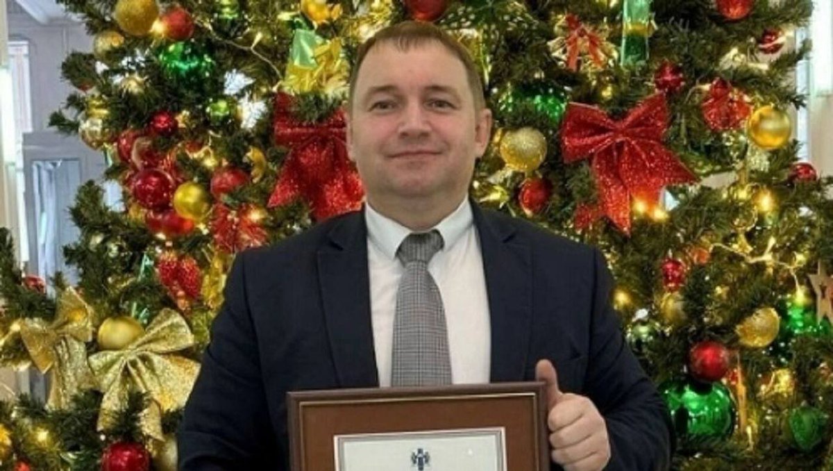 Начальник из новосибирской ветеринарии найден мертвым — СМИ
Его нашли в личном автомобиле с огнестрельным ранением

Это тот кто организовал массовый забой скота у населения.
Животных массово изымали у владельцев и уничтожали, в том числе вакцинированных.