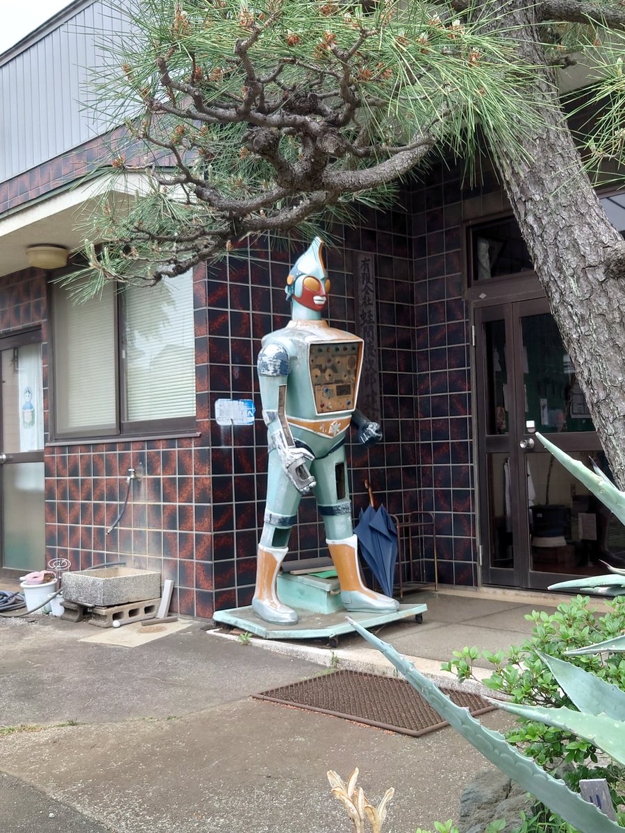 通りがかり。なんかわからないけど素敵なので。