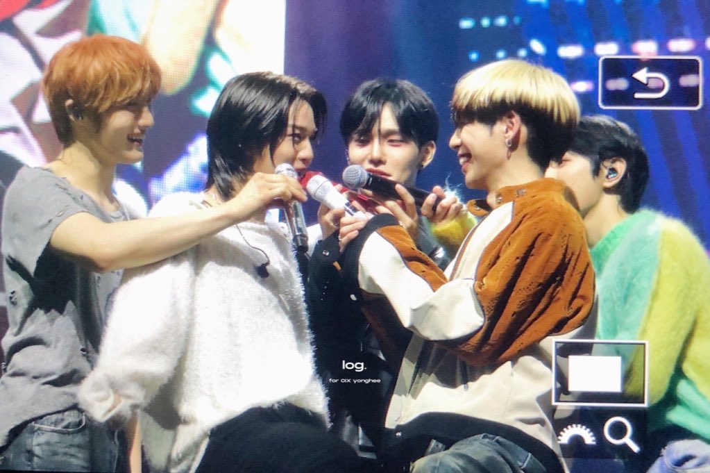 christina ✴︎ tweet media