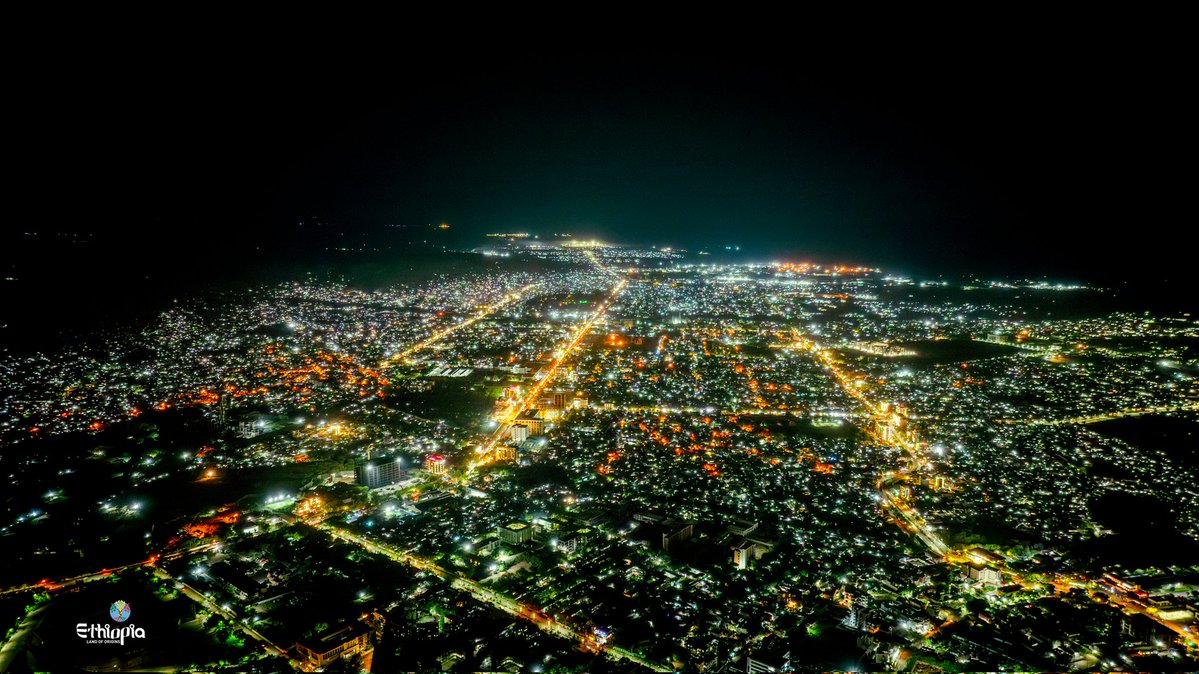 ETEmbassyTYO's tweet image. Evening elegance in Dire Dawa—the historic heart of trade and connection.✨
visitethiopia.et ​
#VisitEthiopia 
#DireDawa 
#NightView 
#DiredawaByNight