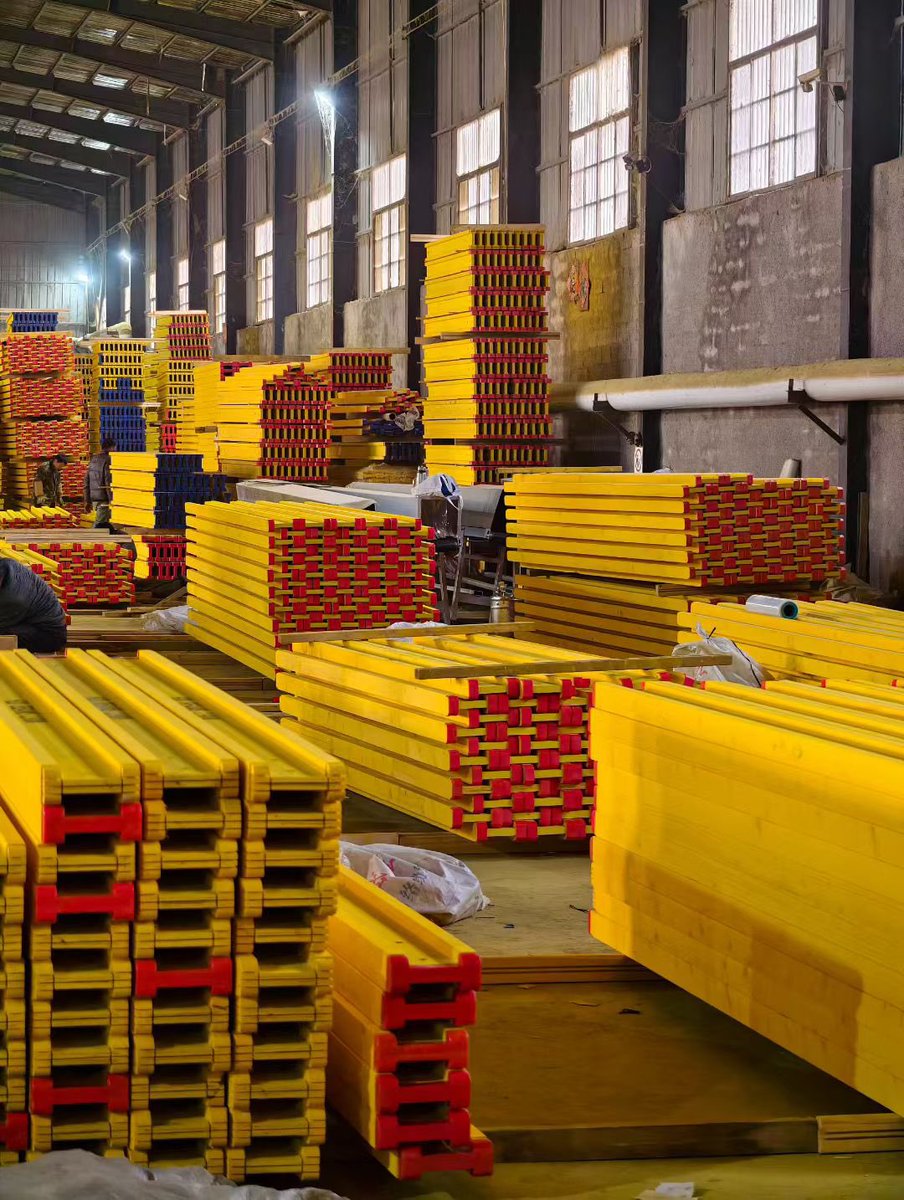 ShowZoneWood's tweet image. H20 Beam: The Ultimate Support for Reliable Formwork Projects.
#BuildingProject #formwork #Building