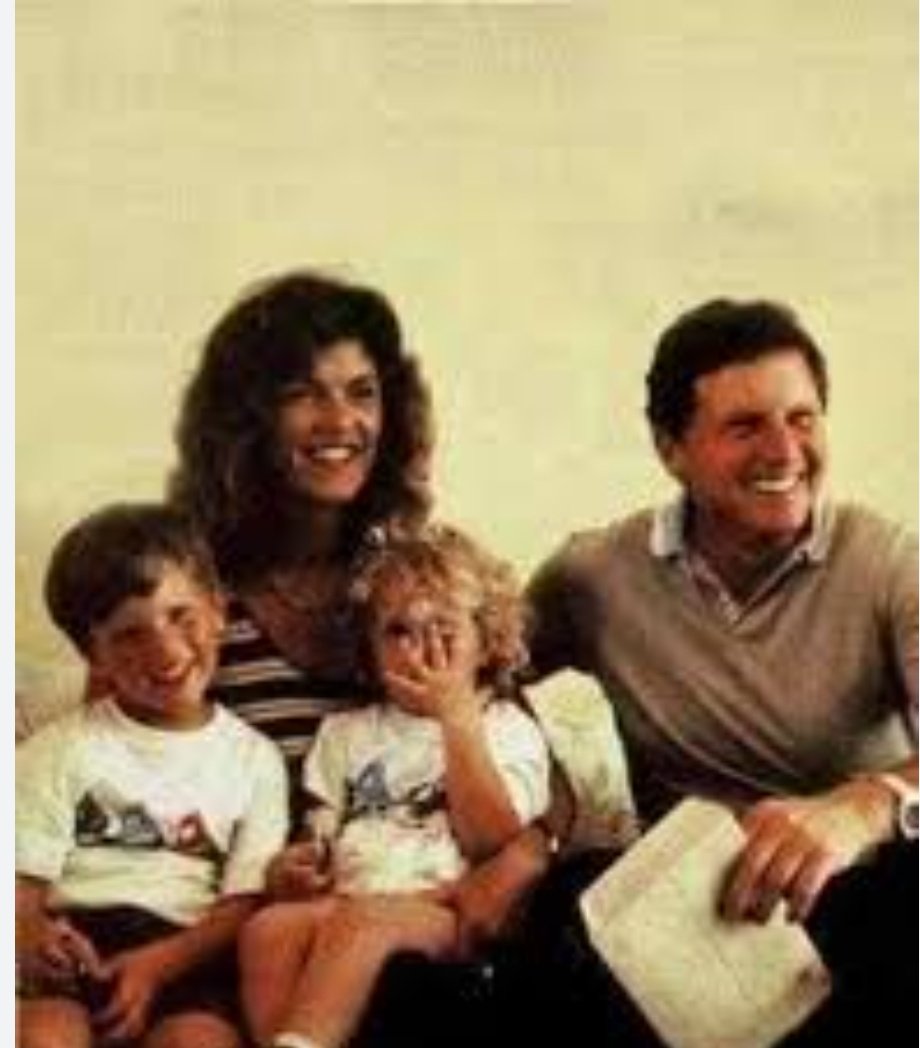 sibelle hobeika🇱🇧#10452km2 tweet media