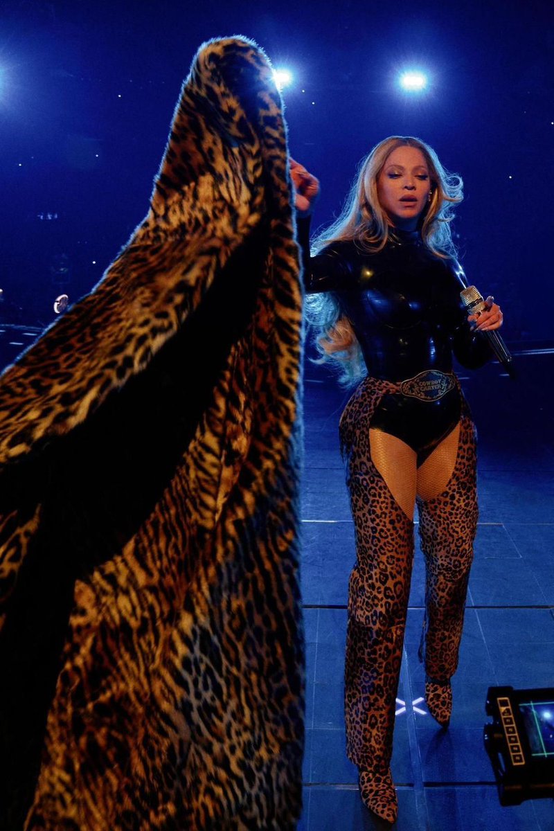 lays ✰✭ tweet media