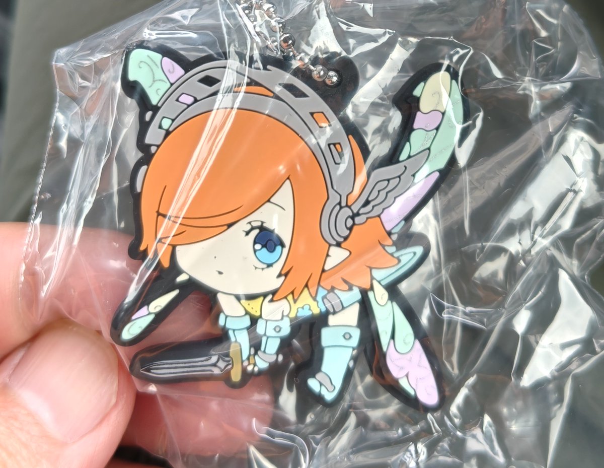 pasiri0093's tweet image. 今日は家でゆっくりしていたいな〜と思ってたのですが、子供たちが買い物に連れてけと言うので嫌々出てきました。
でも待ってるわたくしにお土産を買ってきてくれました。いただきます🤩
#メタファー