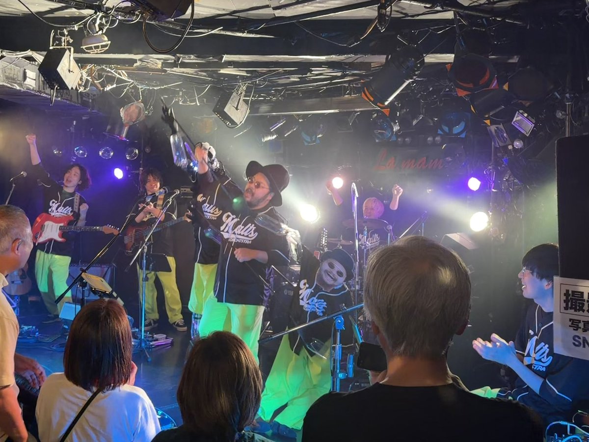 DynamiteNaoki's tweet photo. 昨夜のもるつオーケストラ ワンマン
めちゃくちゃ楽しかった😆✊
演奏最上級に上手くて、気が狂ってるし名曲たくさんあるしもう笑いと感動が一気に押し寄せた！！
俺も頑張る気合い入ったえー😎✊
必ず共演しよう！！と約束したのでその日を楽しみにしていてくれよ😉🎸🎉 https://t.co/jbG3jbovq6
