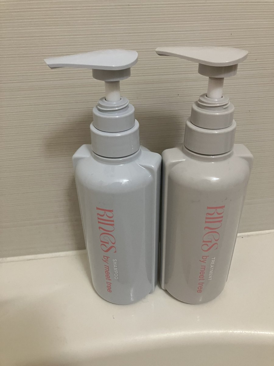 5576Hiro's tweet image. リングス モイストリペアシャンプー／
モイストリペアトリートメント 

うねりケアに特化しており、
年輪のように引き締まったツヤ髪を目指せます。

トステア・レブリン酸が配合され、
土台からまとまりやすい髪に。
@rings_meettree 
#PR #rings #リングス
#うねりケア