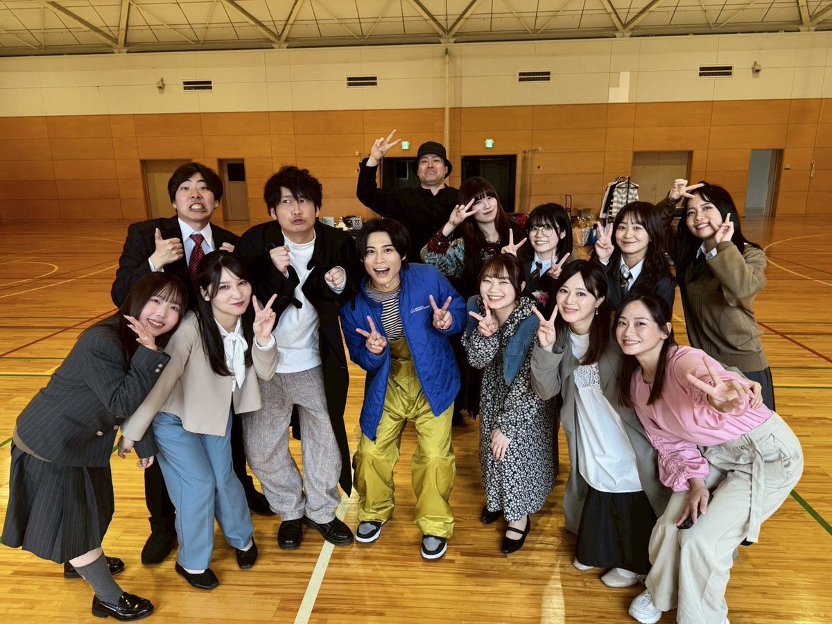 🏫 #学校あす卒 🏫

無事終演いたしました！！

すごくまっすぐ言葉を受け取ってくれる生徒さんばかりで公演中も幸せでしたし、直接会ってお話できたこともかけがえのない思い出です。

この公演がきっかけで少しでも多くの学生さんが
演劇に興味もっていただけますように🍃

中村 サチコ 役/逢咲 日彩