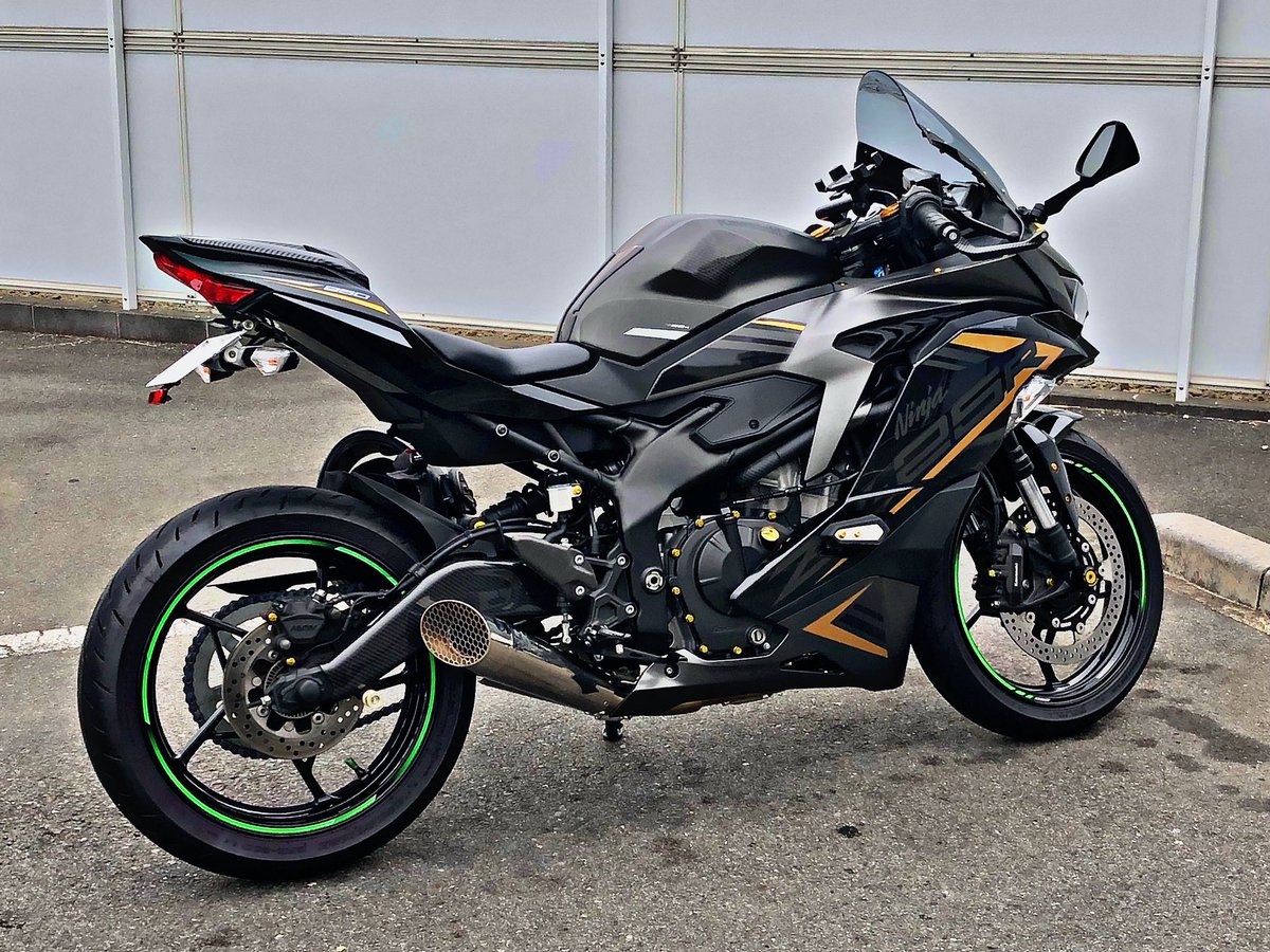 またZX-25Rに乗って、雨が降り出す前に帰って来ました 🏠🏍️ 曇り空