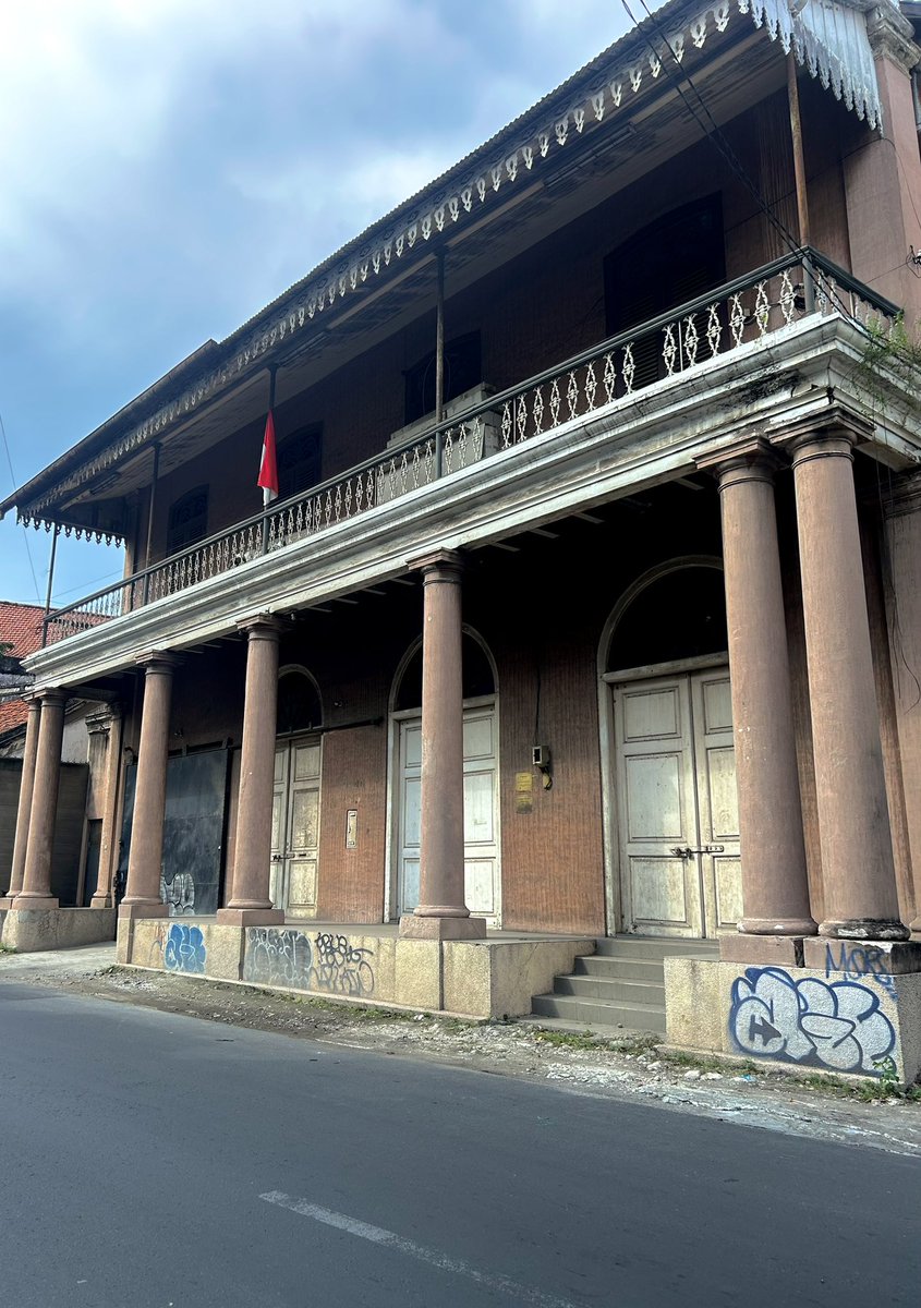 dwsptqum's tweet photo. Surabaya Old Town Moments 🕰️🤎 https://t.co/1jeFfKhsJq