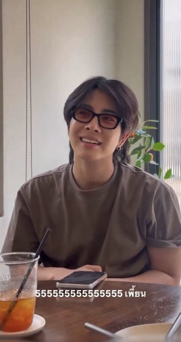 ใส่แว่นสีชา แร้วหล่อใจชาเรยอ้ะ 

#mixxiw