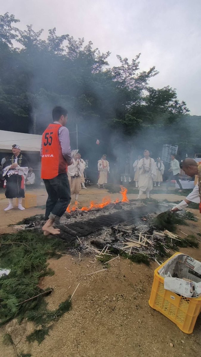 3urahide's tweet photo. 🔥必勝祈願の火渡り🔥
🔥バイクスユニで、週末の決戦に向け祈ってきました🔥

#バイクス
#沸く
#八坂寺大祭火渡り修行
#いやさか不動尊 https://t.co/LrL76uDpy1