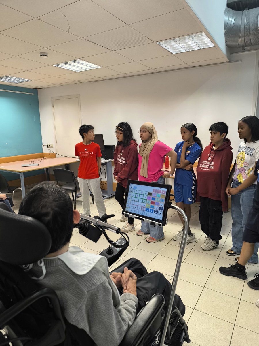 vedrunaangels's tweet photo. L'alumnat de 6è visitem el centre ocupacional de Sínia per conèixer com es comuniquen, es desplacen i mengen les persones amb paràlisi cerebral. Ha estat una experiència increïble per empatitzar! #intensament #escolacompetent #diversitatfuncional https://t.co/b2CVe09c4Y