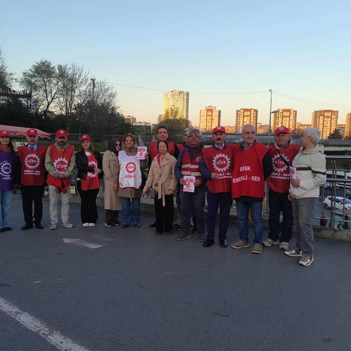 diskistanbul's tweet photo. 📍 İSTANBUL/ MERTER
#1Mayıs çağrısı:
@DiSK_Genel_is
@disktekstil
@diskgidais
@emeklisen
@diskinsesi
#BirleşelimDeğiştirelim https://t.co/NmxeRY9dY6