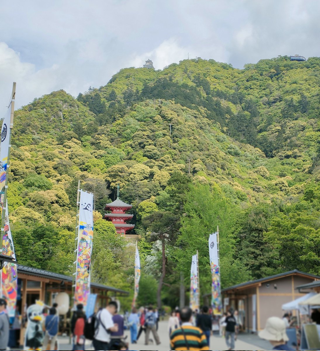 mofuko_ham's tweet photo. 前週末は岐阜へ行っておりました。ハーフマラソンの大会だったのだけど、走りながらずっと、お山の上にある岐阜城が常に見守ってくれているという感じでした
街にこういうシンボリックなものがあるのっていいなぁ https://t.co/ARi8DoPS28
