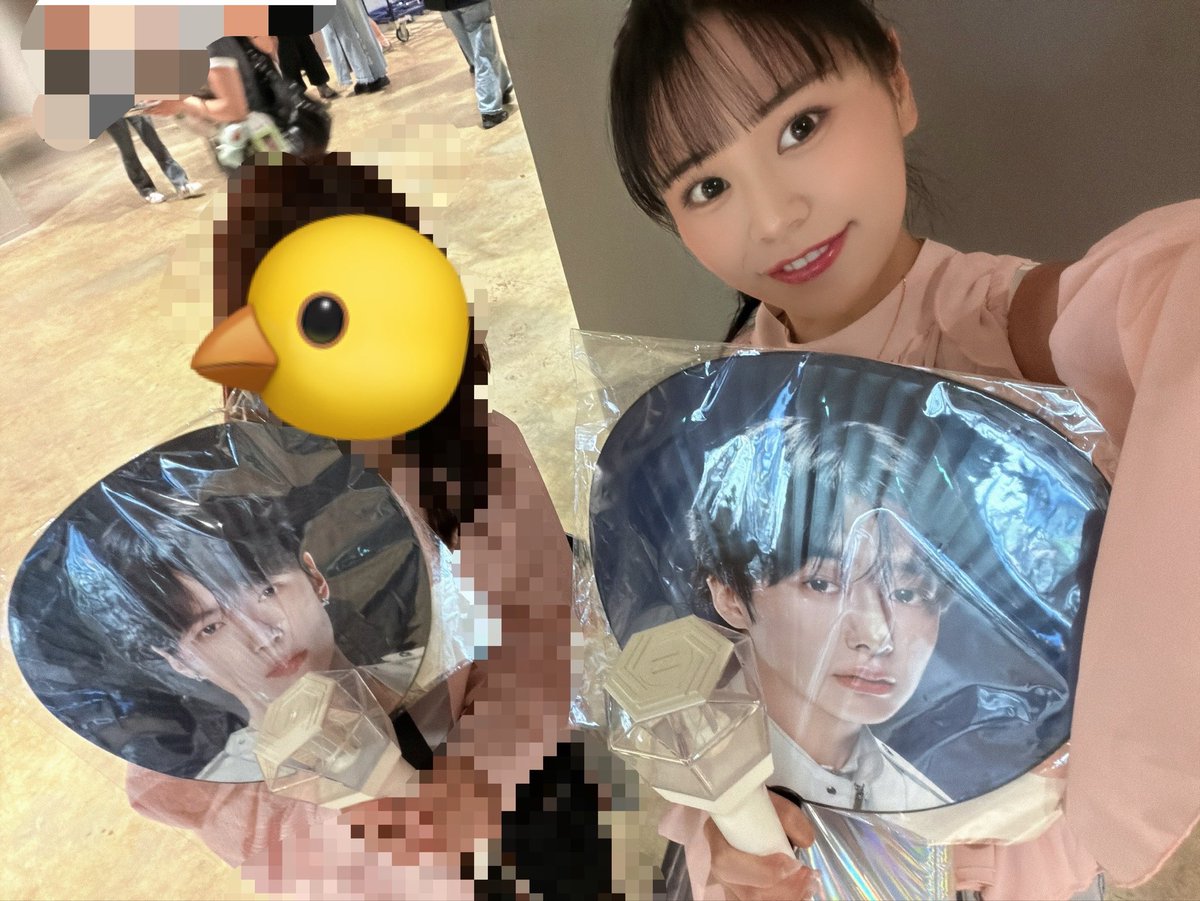_yu_8_8's tweet image. 今日もMONSTAXのライブ🥰
サウンドリハ ガチかっこよかった♡
開演までバライティー見て待ってよ🥰

C列の1番前なので
昨日と比べたら神席とは言えないが
昨日と違い首は痛くならなそう🤣

心のお天気晴れだ☺️