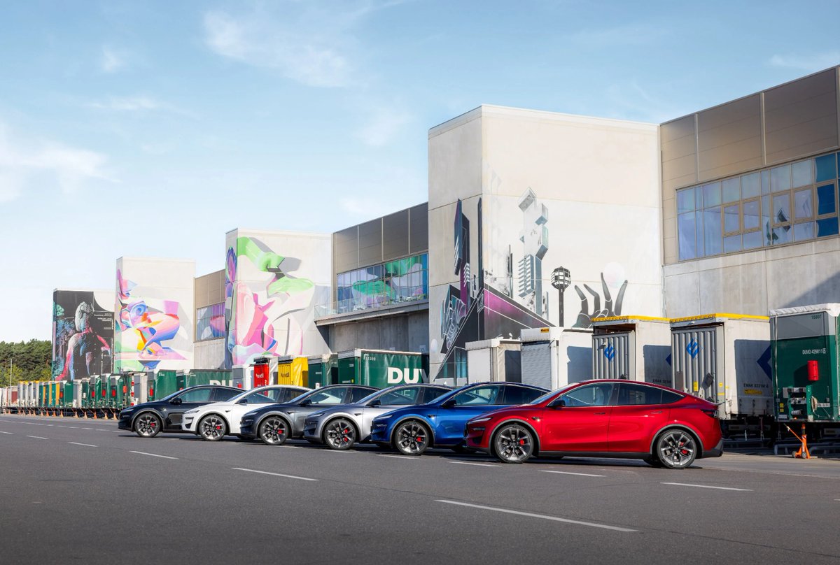 MarioNawfal's tweet photo. 🇩🇪 Giga Berlin just rolled its 1,000,000th drive unit off the line.

The factory opened in March 2022, hit 500,000 units by late 2024, and doubled that in under a year.

A drive unit combines the motor, gearbox, and power electronics into a single system. 

Every Tesla needs at least one and Berlin is now making them faster than almost anyone thought possible.

Source: @gigafactories