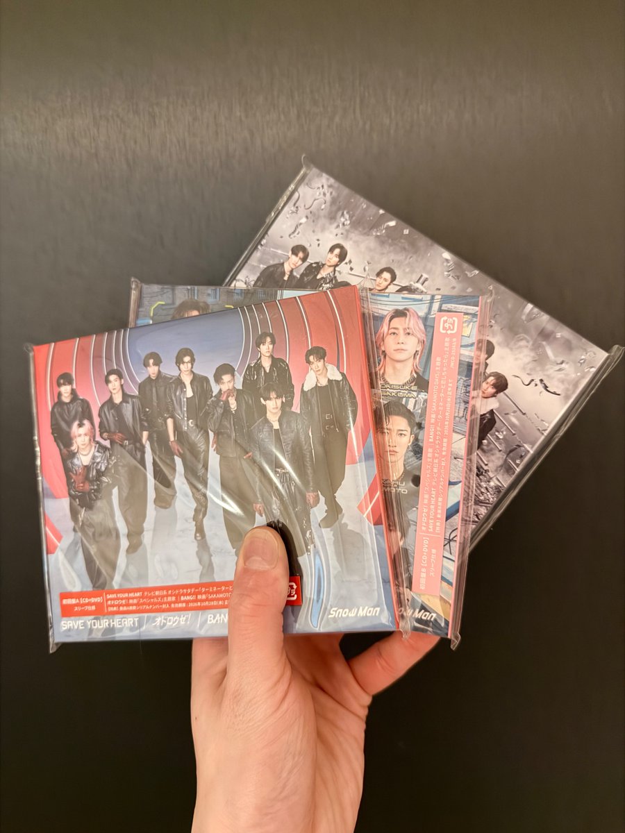 本日！発売日！！！！！！！！！
13th Single「BANG!! / SAVE YOUR HEART / オドロウゼ！」

よろしくお願いします (^^) ！！！
#SnowMan
#SnowMan_13thSG
#バンバン守ロウゼ！