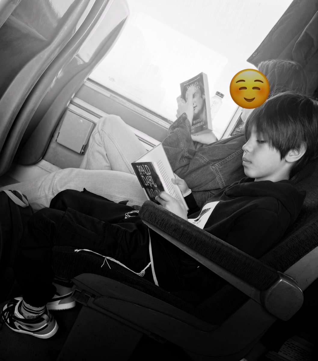 MiriamZohar's tweet image. Today, on a train, something beautiful happened.
My 9 yo son was reading. The woman next to him was reading too.
They ended up learning together.

Two strangers. One connection.
All because of reading.🖤

Books don’t just teach. They bring people together.
#childrensbooks #read