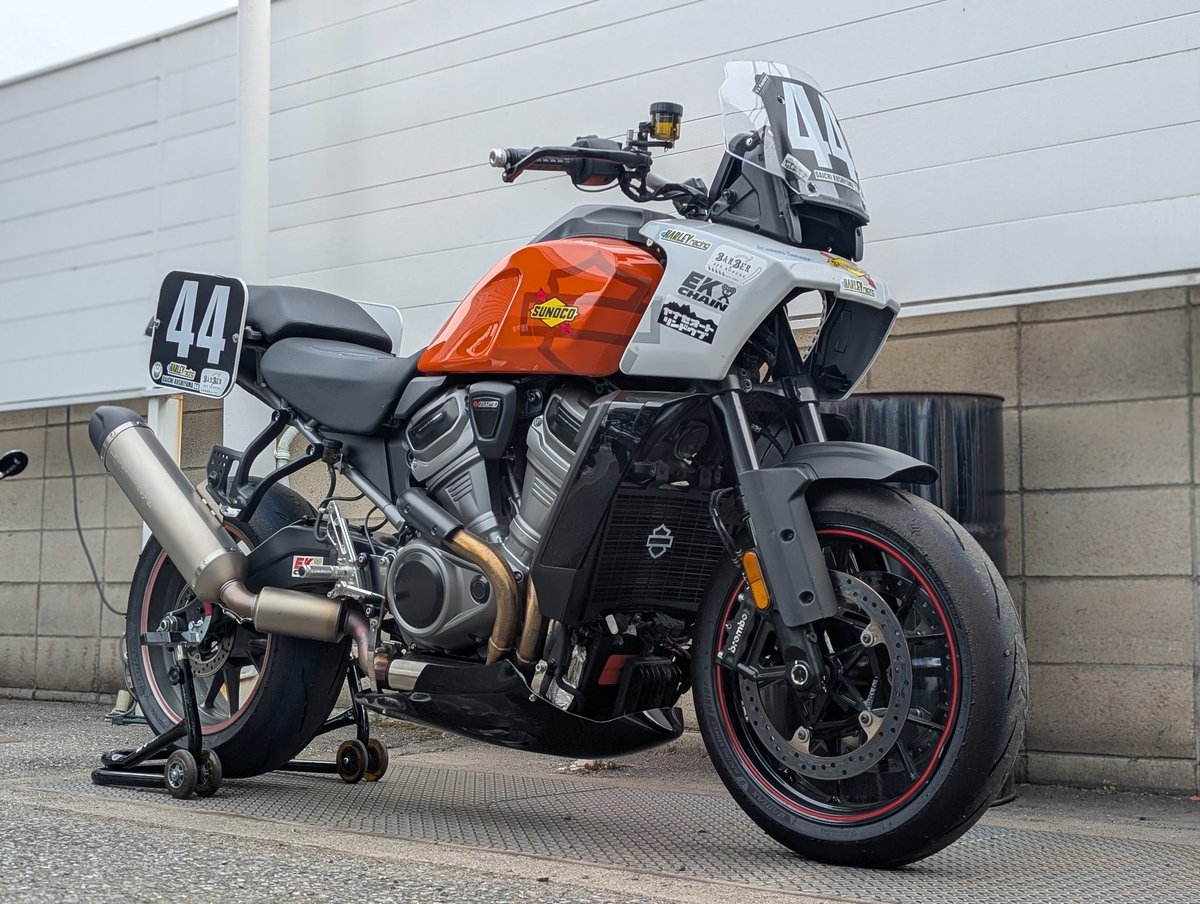 matchainuracing's tweet image. スーパーバイク風味

ハンドル低くするついでに
スクリーンやカバー類もカット
闘うマシンぽくなってきた

シートカウル届くの楽しみだ〜
フフフ

#ヤナセオート抹茶いぬレーシング 
#panamerica 
#custom