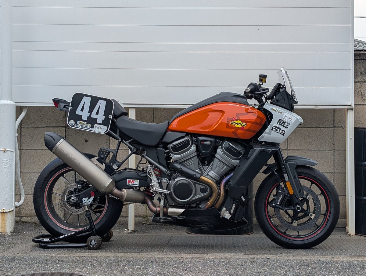 matchainuracing's tweet image. スーパーバイク風味

ハンドル低くするついでに
スクリーンやカバー類もカット
闘うマシンぽくなってきた

シートカウル届くの楽しみだ〜
フフフ

#ヤナセオート抹茶いぬレーシング 
#panamerica 
#custom