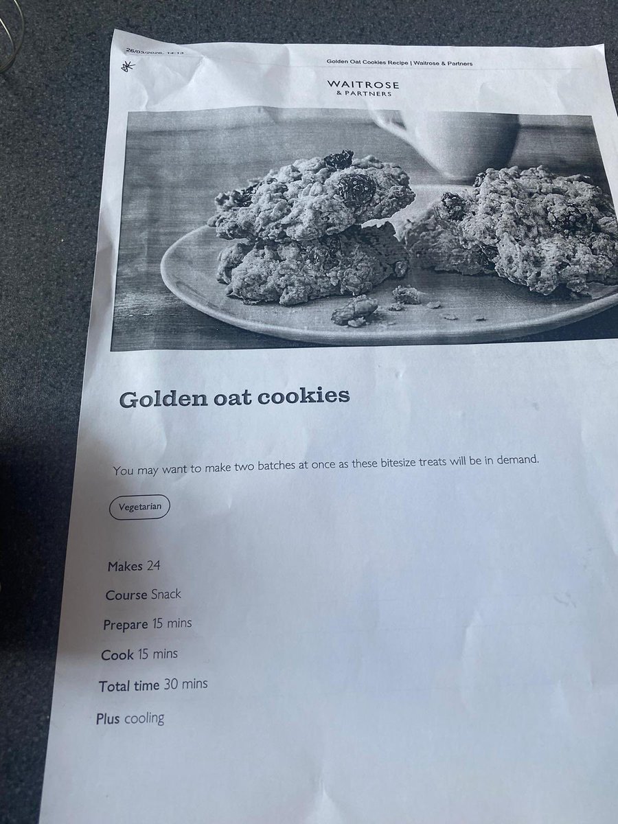 STOCSch's tweet image. Our KS2 After School Baking Club served up for some beautiful Golden Oat cookies today! 💙💛 @stocsch #bakingclub 💙💛