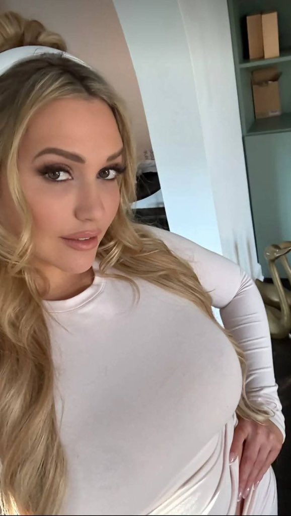 mia malkova tweet media