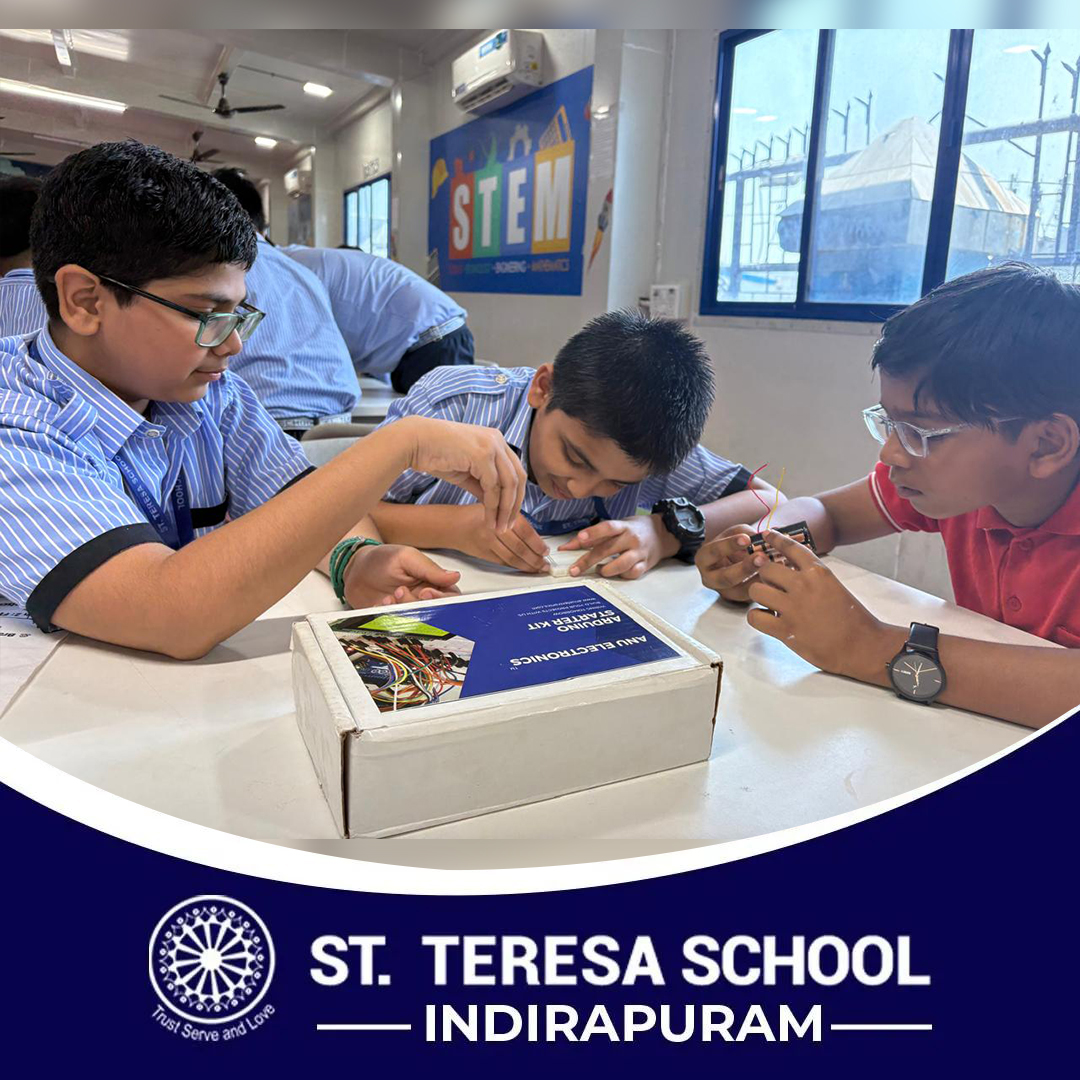 stsindirapuram's tweet image. 𝐋𝐞𝐚𝐫𝐧𝐢𝐧𝐠 𝐛𝐲 𝐃𝐨𝐢𝐧𝐠 at ATL Lab ⚡

Senior wing students explored circuits and robotics through teamwork, creativity, and hands on learning. From ideas to innovation, every activity built confidence and problem solving skills.

#ATL #Robotics #Innovation #PeerLearning