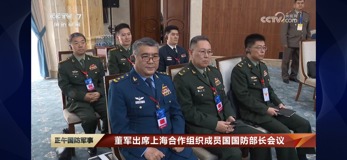 wkdikdal120208's tweet photo. @cnpoliwatch 我看到空军前副参谋长尹伟在访问俄罗斯和吉尔吉斯斯坦期间佩戴两颗星。有人知道他现在担任什么职务吗？ https://t.co/DSyewFfRPj