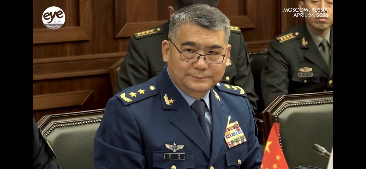 wkdikdal120208's tweet photo. @cnpoliwatch 我看到空军前副参谋长尹伟在访问俄罗斯和吉尔吉斯斯坦期间佩戴两颗星。有人知道他现在担任什么职务吗？ https://t.co/DSyewFfRPj