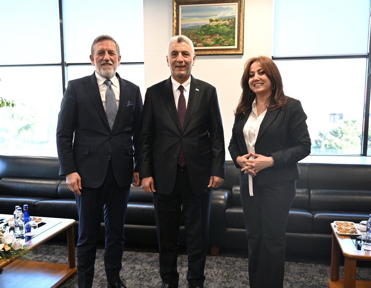 NURCANZDEMR's tweet photo. BTSO organizasyonunda, Bursa iş dünyası olarak sektörün mevcut sorunlarını ve beklentilerini Sayın Ticaret Bakanımız Ömer Bolat’a doğrudan aktardık.
Sayın İbrahim Burkay’ın öncülüğünde gerçekleşen toplantı son derece çözüm odaklı ,verimli geçti. https://t.co/KEfJQwwAZu