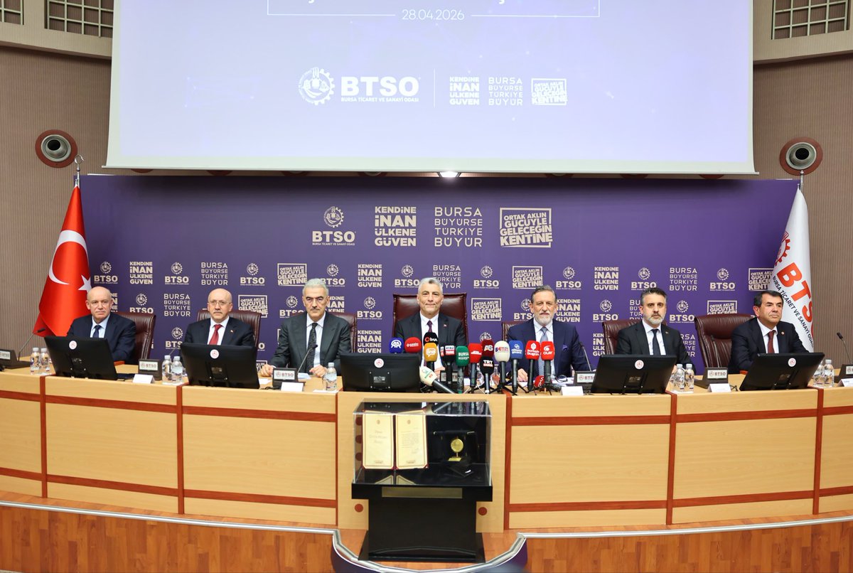 NURCANZDEMR's tweet photo. BTSO organizasyonunda, Bursa iş dünyası olarak sektörün mevcut sorunlarını ve beklentilerini Sayın Ticaret Bakanımız Ömer Bolat’a doğrudan aktardık.
Sayın İbrahim Burkay’ın öncülüğünde gerçekleşen toplantı son derece çözüm odaklı ,verimli geçti. https://t.co/KEfJQwwAZu