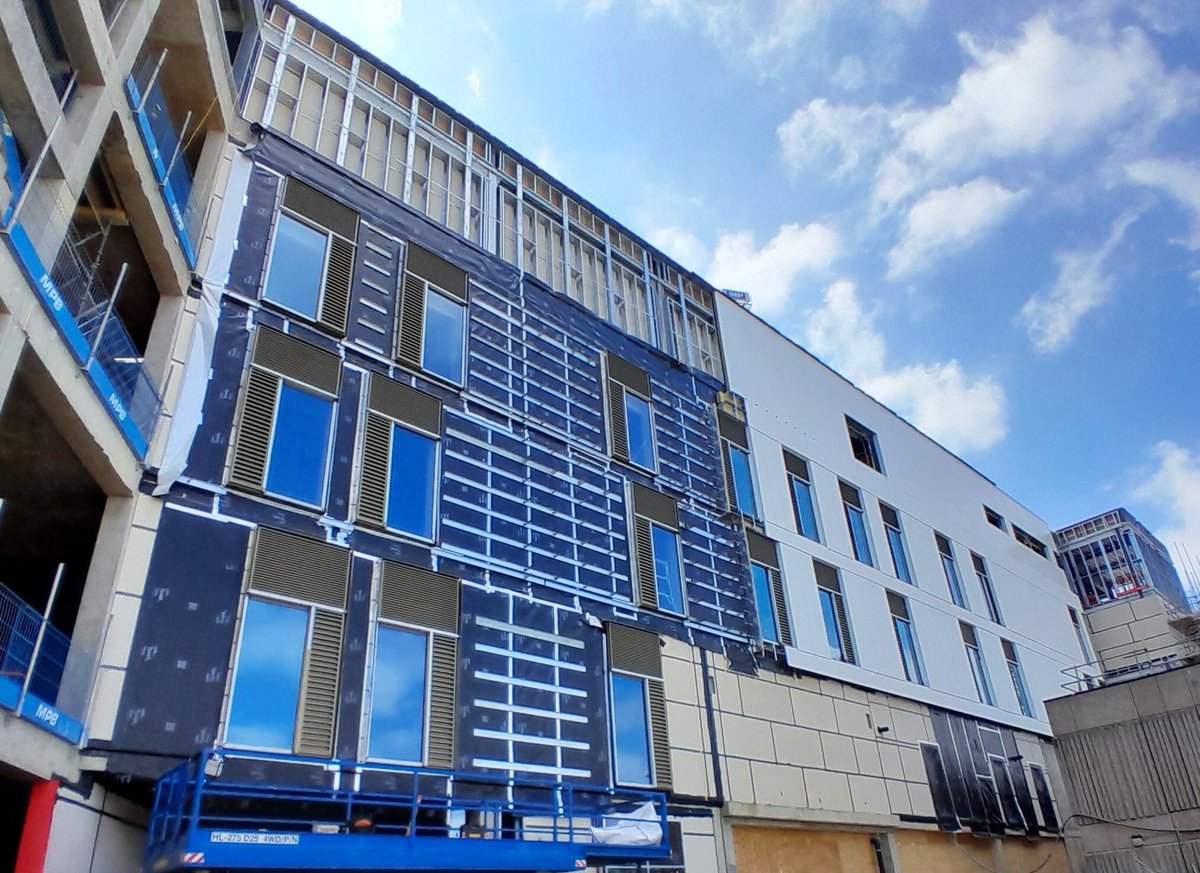 LongworthFacade's tweet image. Progress photos from Royal Shrewsbury Hospital where we are delivering roof, facade and louvre packages for Vinci Building UK 

#shrewsbury #roofing #cladding #constructionuk #rainscreen
