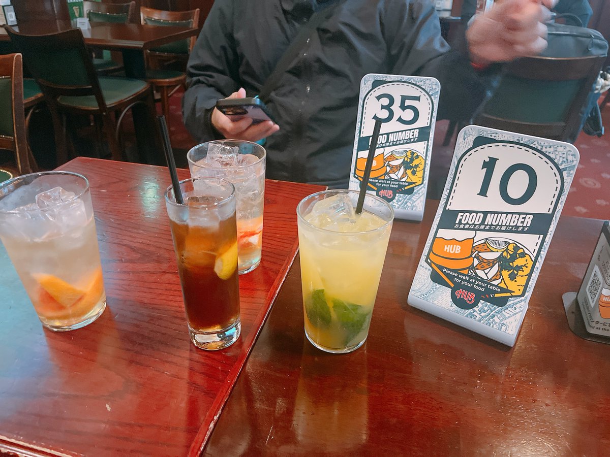 haruka96P4's tweet photo. 飲み屋からのHUB
念願のロングアイランドアイスティ飲んでる。酒精が強い🥃 https://t.co/xvo7RnsIu2