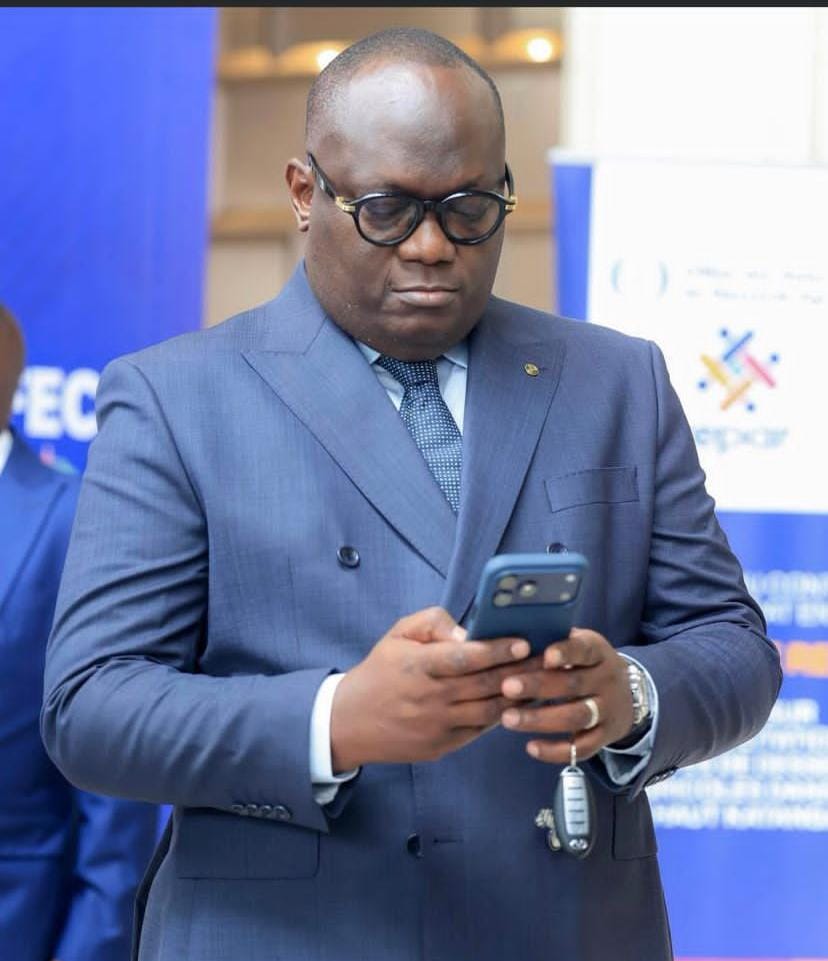 IbutshiModeste's tweet photo. Pendant que certains improvisent, l’ACB construit.
Avec Guy Mafuta Kabongo, le leadership n’est pas un slogan, c’est des résultats. 🇨🇩 #ACB #RDC https://t.co/KeO5dVfjIb
