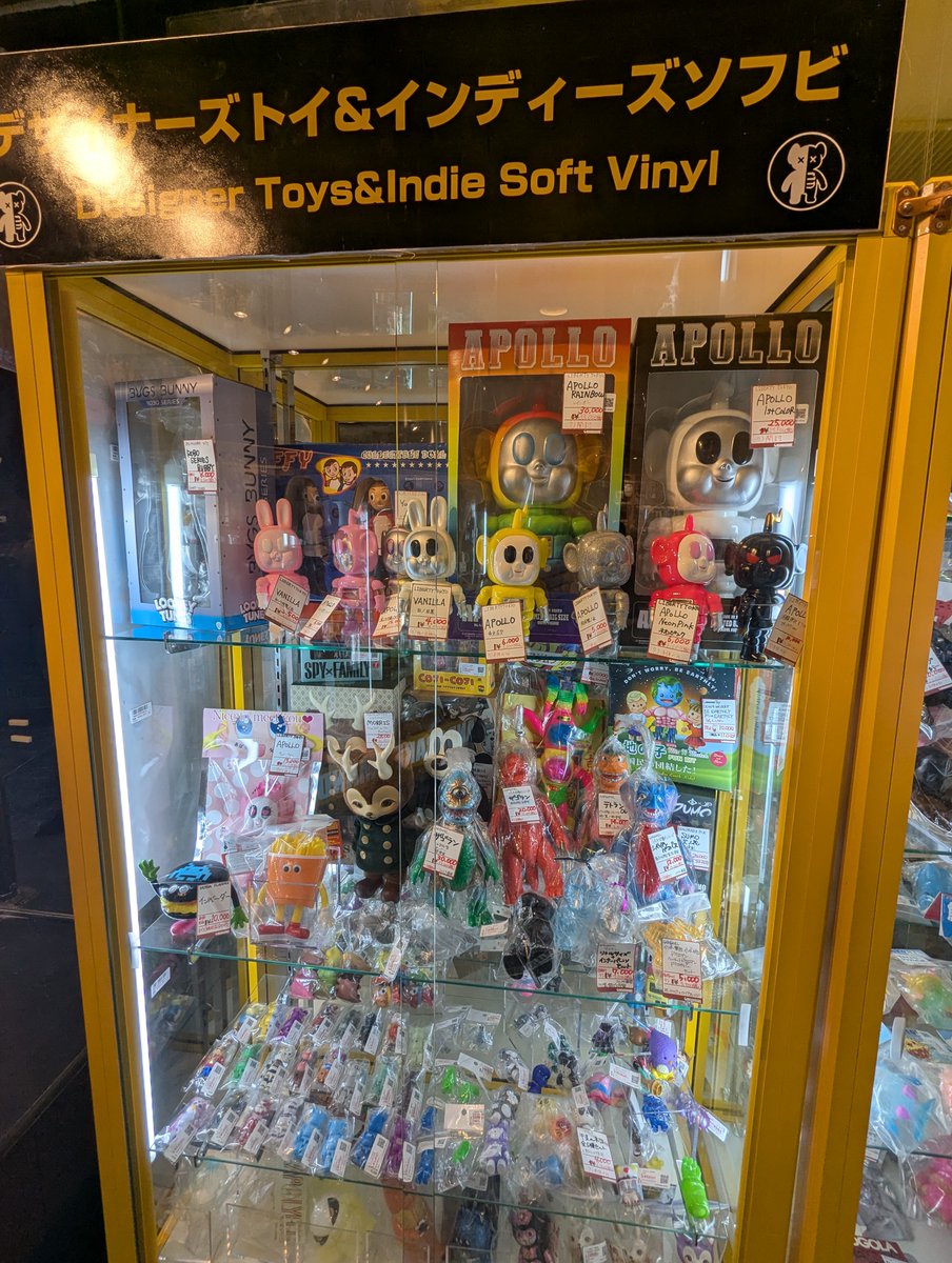mandarake_pr's tweet photo. 池袋の「まんだらけラララ」本日リニューアルオープンしました。女性同人、BL、アニメグッズ、男性アイドルなどの従来のアイテムはもちろんTOY、カード、ゲーム、コスプレ、DOLLなど取り扱いジャンルも大幅にパワーアップ。生まれ変わった新店舗にお越しください。 https://t.co/JbGSzhVA0a
