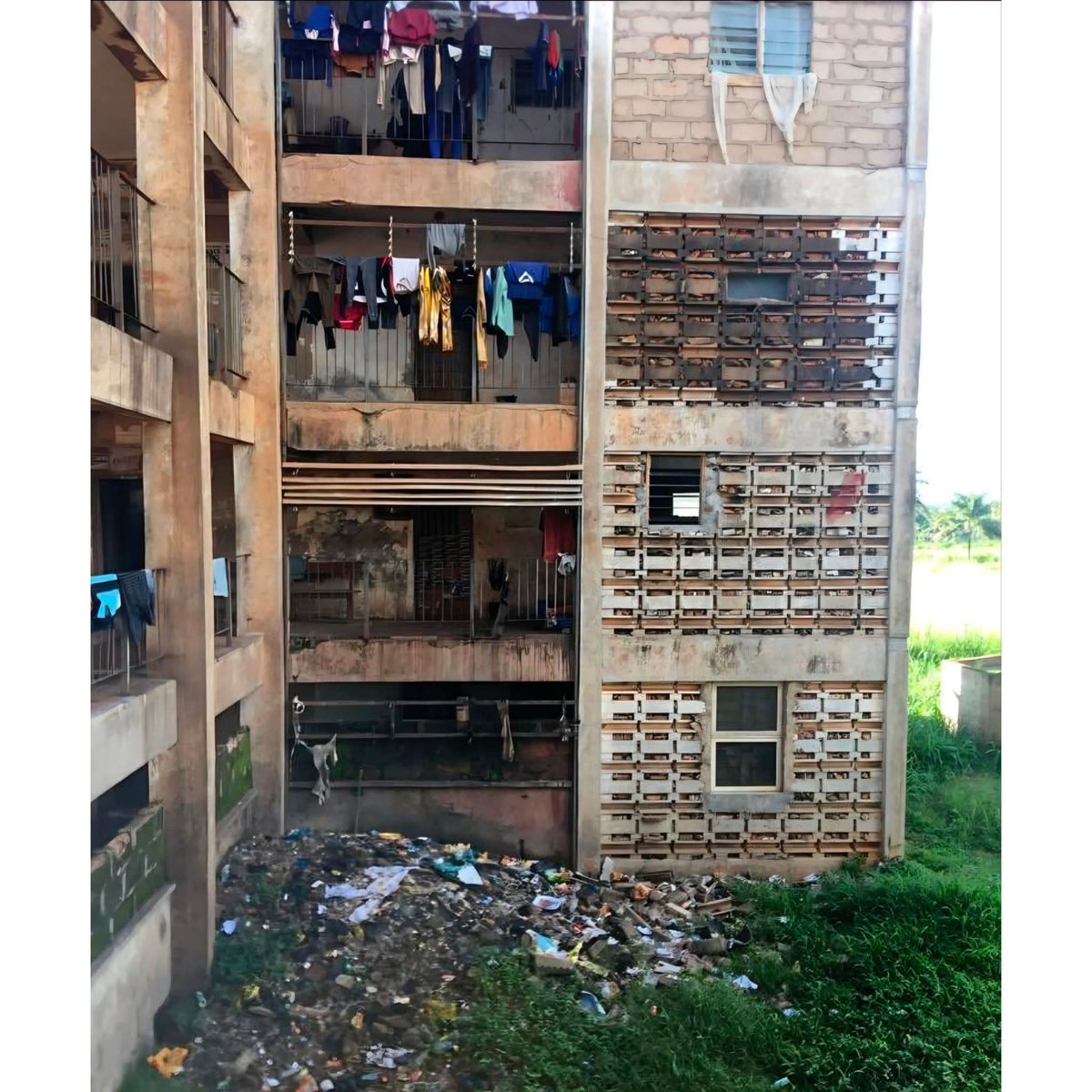 EsumeAC's tweet photo. On this male hostel in UNN. You can blame the government for everything but there is no way you're telling me that boys cannot pick one day and clean up their surroundings. 

This is how they will always rent people's house and leave everywhere dirty https://t.co/eENn5tf2Ll