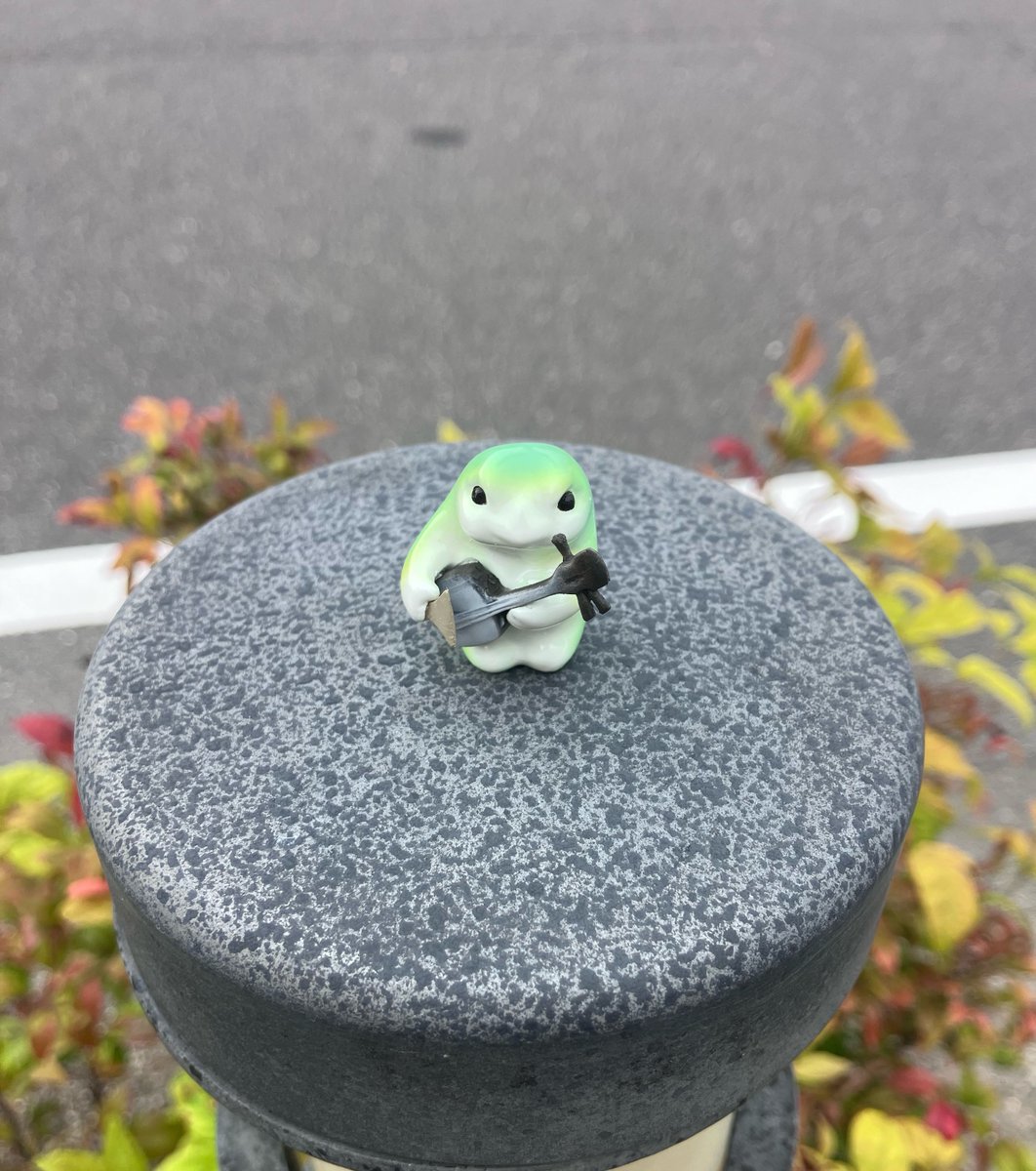 ＼THE FROG FAMILY JUG BAND／
                  🐸🐸🐸🐸

新メンバー追加「三味線」✨️

ペンペンペン！ペンペンペン！
ペペペペペペペン！

#Thefrogfamilyjugband
#俺今日からかえる